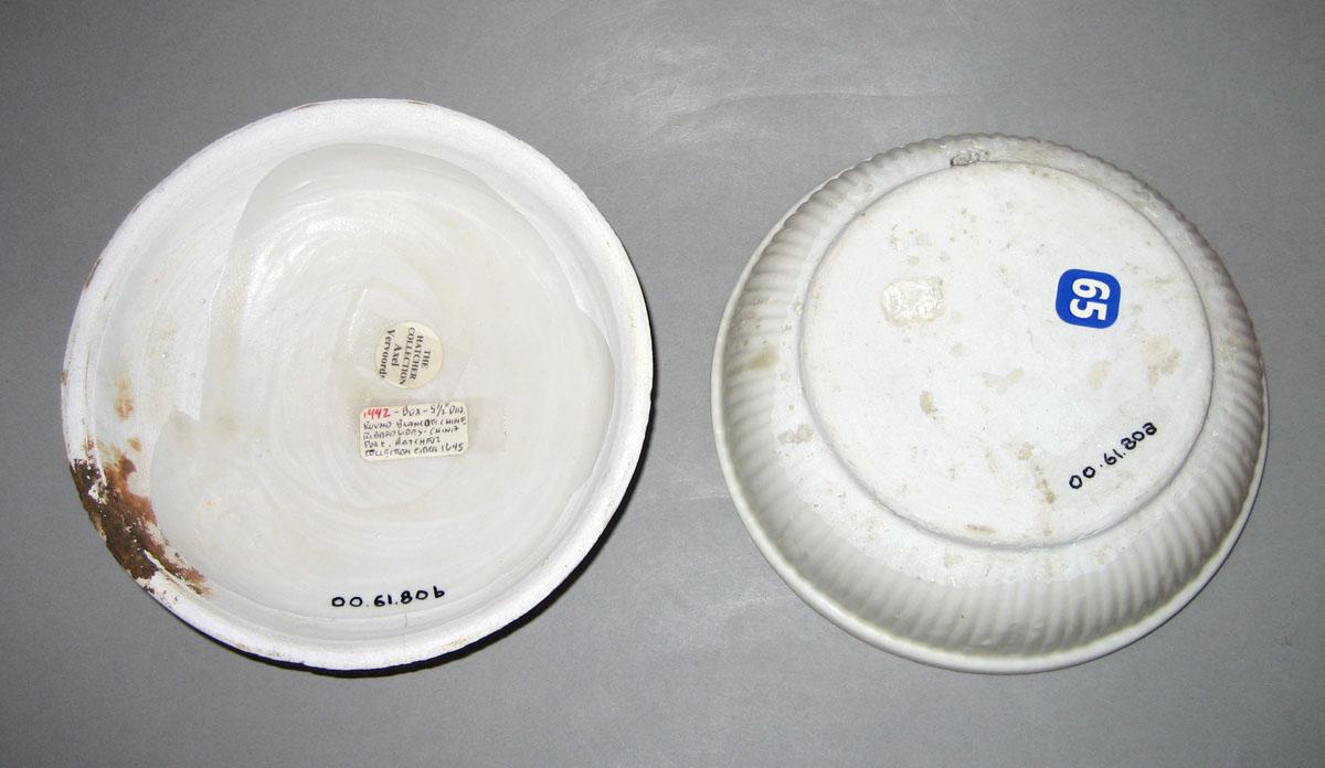 2000.0061.080 A,B Porcelain box underside