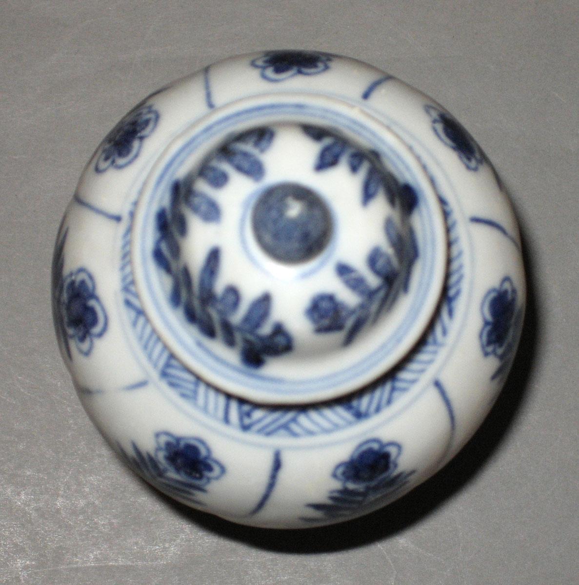 2000.0061.083.001 A,B Porcelain flower container top
