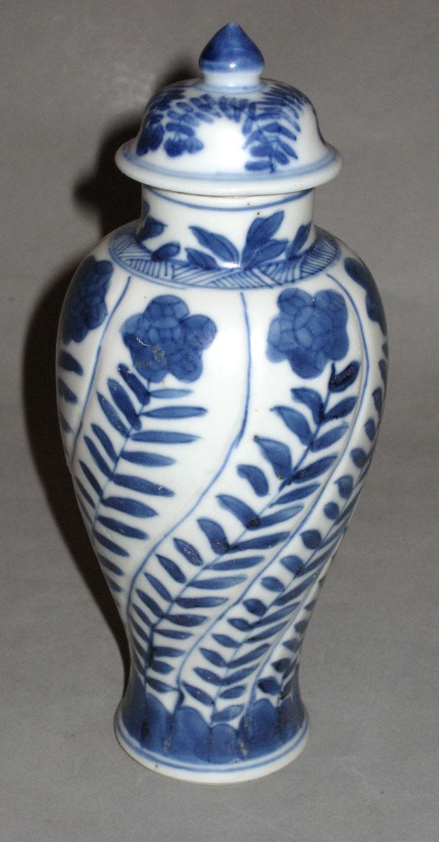 2000.0061.083.002 A,B Porcelain flower container