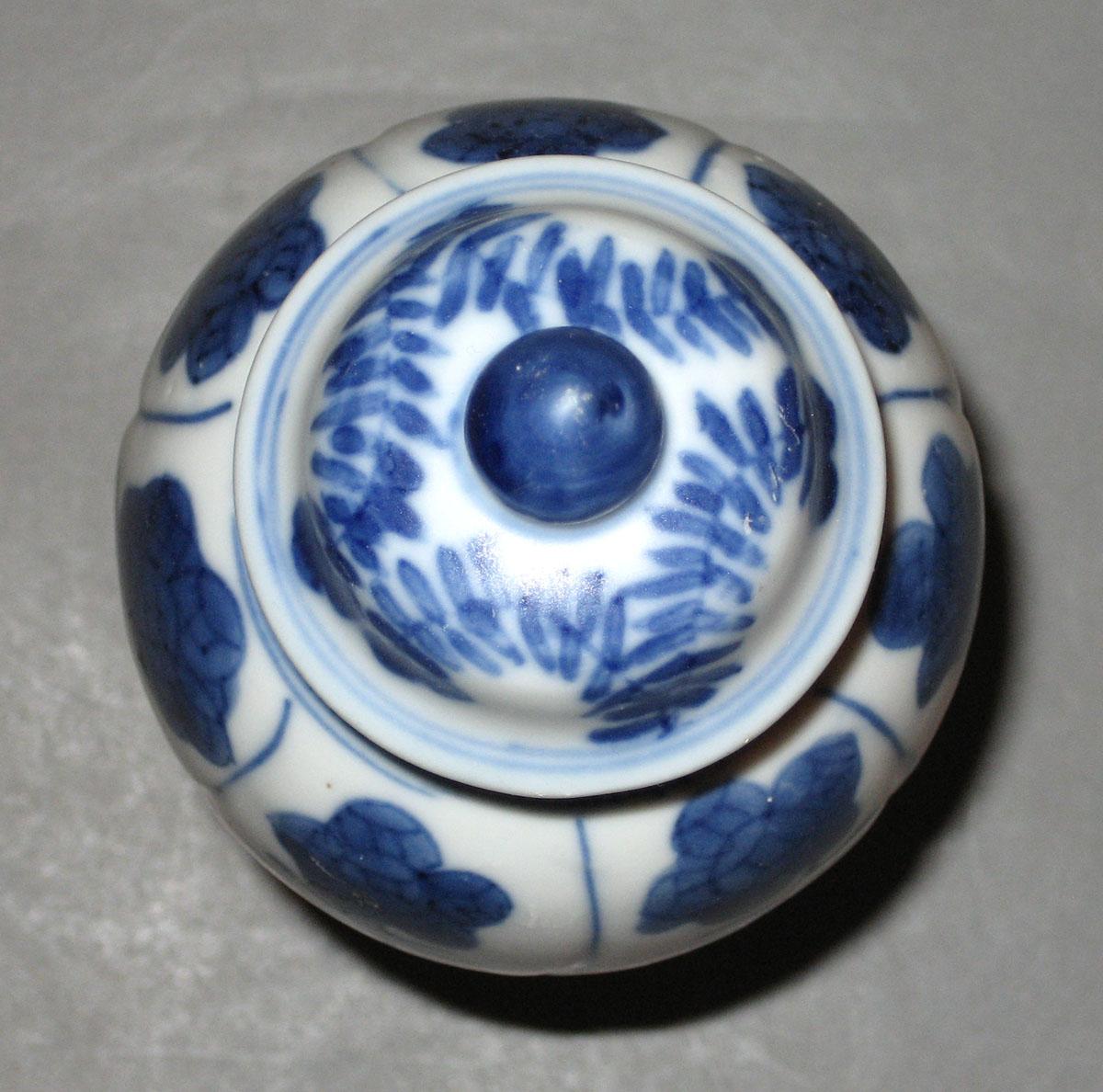 2000.0061.083.002 A,B Porcelain flower container top