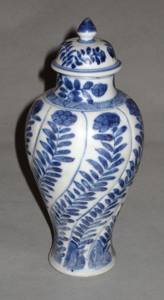 2000.0061.083.003 A,B Porcelain flower container