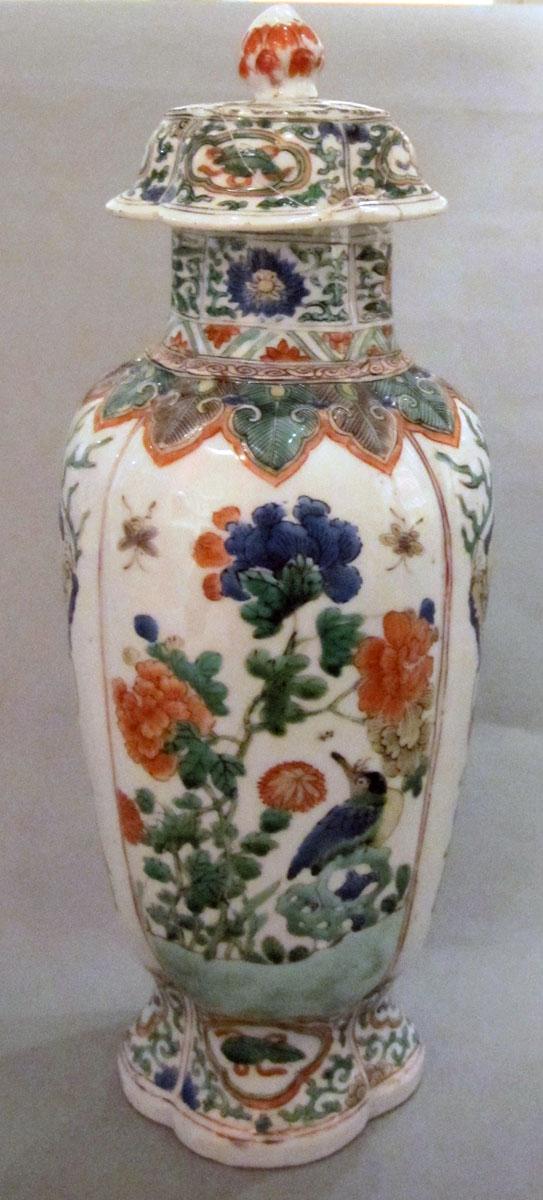 2000.0061.084.001 A,B Porcelain flower container