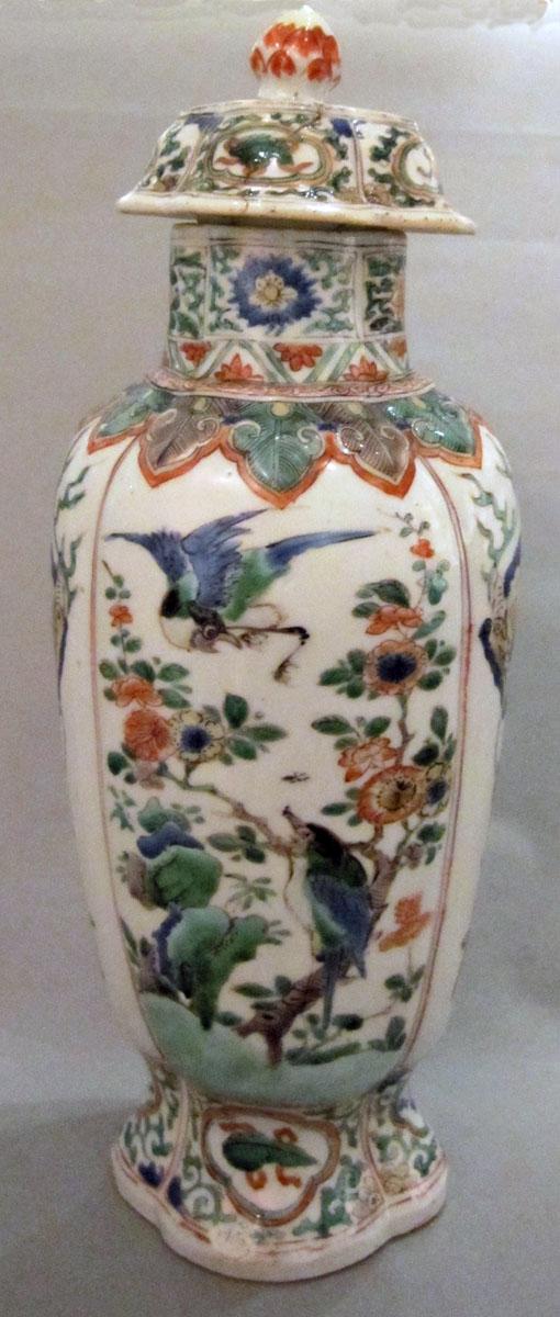2000.0061.084.001 A,B Porcelain flower container face 3