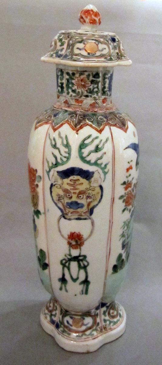 2000.0061.084.002 A,B Porcelain flower container face 2