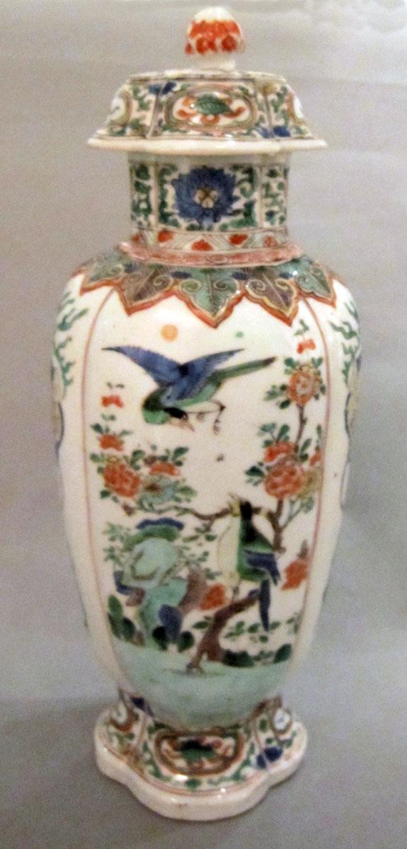 2000.0061.084.002 A,B Porcelain flower container face 3