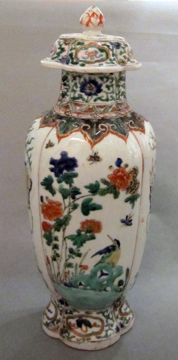 2000.0061.084.003 A,B Porcelain flower container