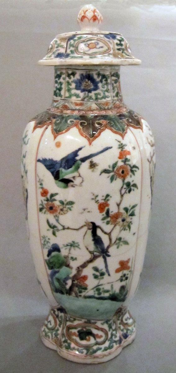 2000.0061.084.003 A,B Porcelain flower container face 3