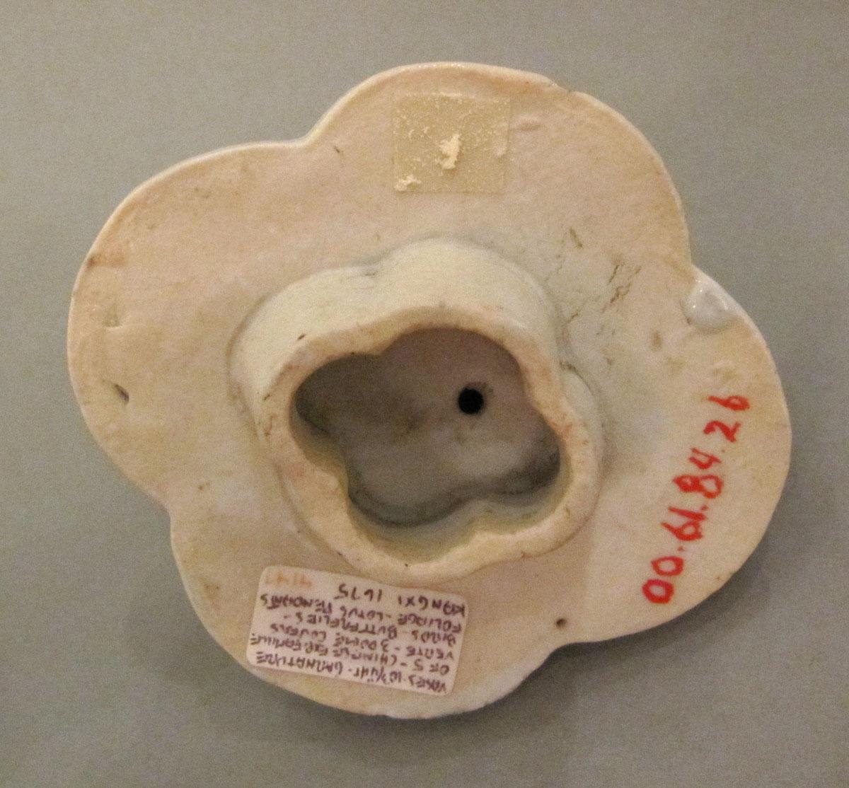 2000.0061.084.003 B Porcelain flower container underside