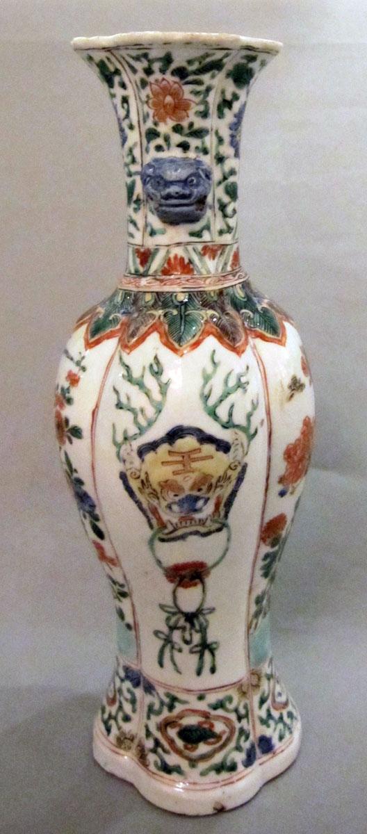 2000.0061.084.005 Porcelain flower container face 2