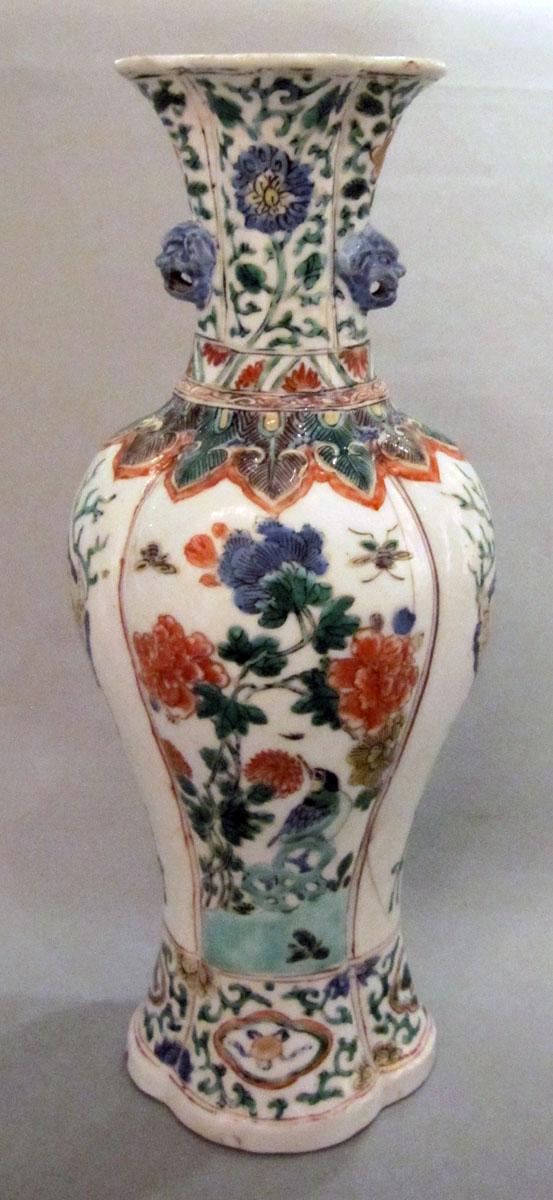 2000.0061.084.005 Porcelain flower container face 3