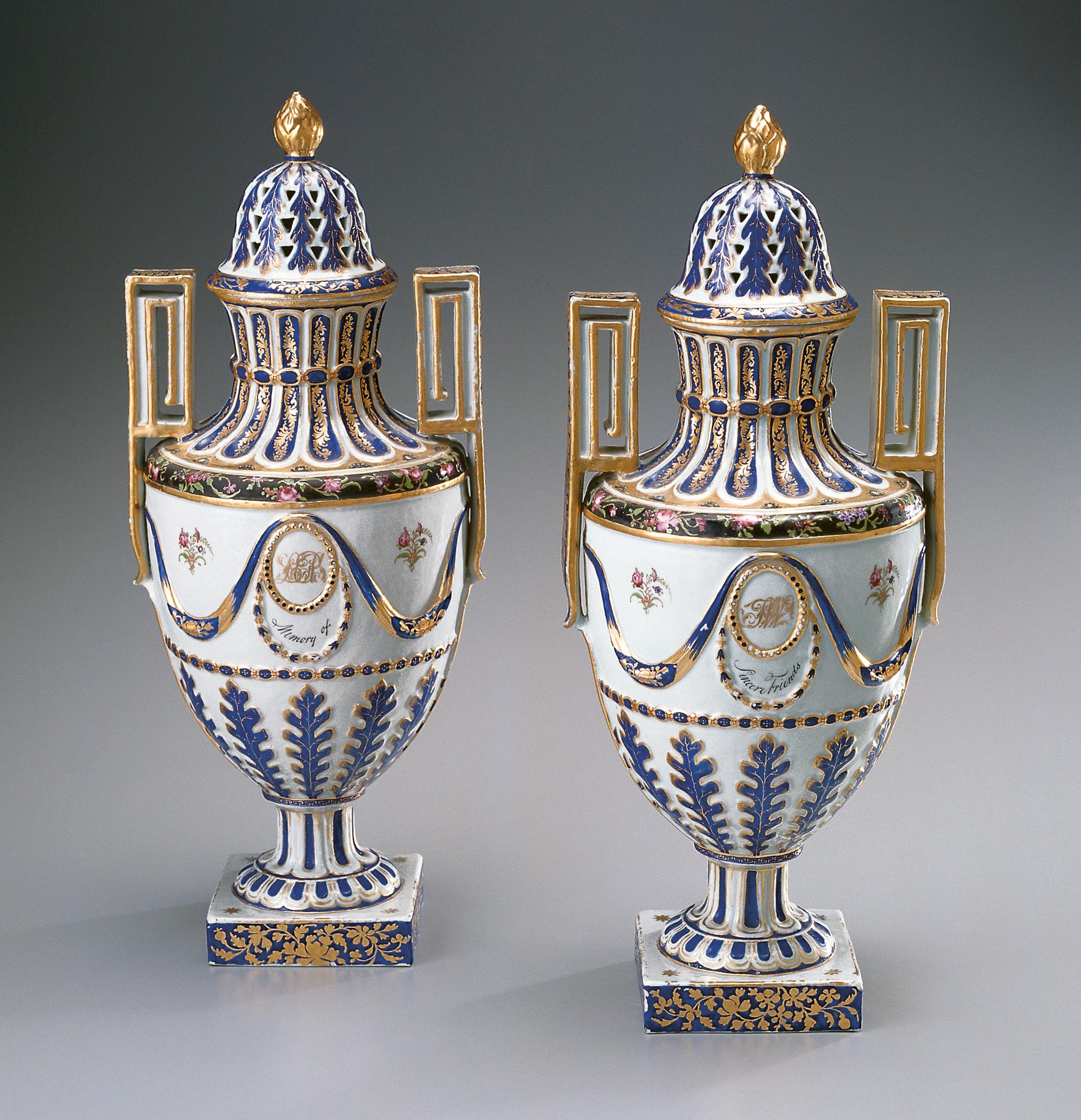 2000.0061.086.001 A, B, .002 A, B Pair of Urns