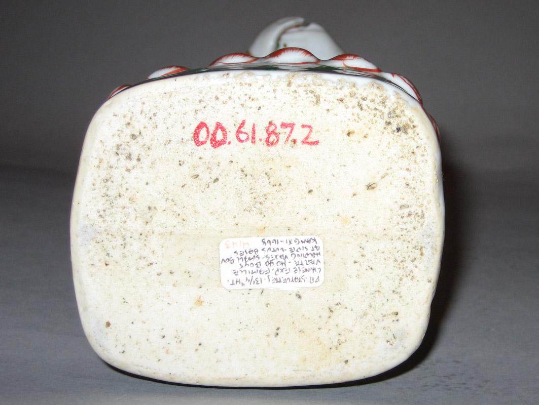 2000.0061.087.002 Figure underside