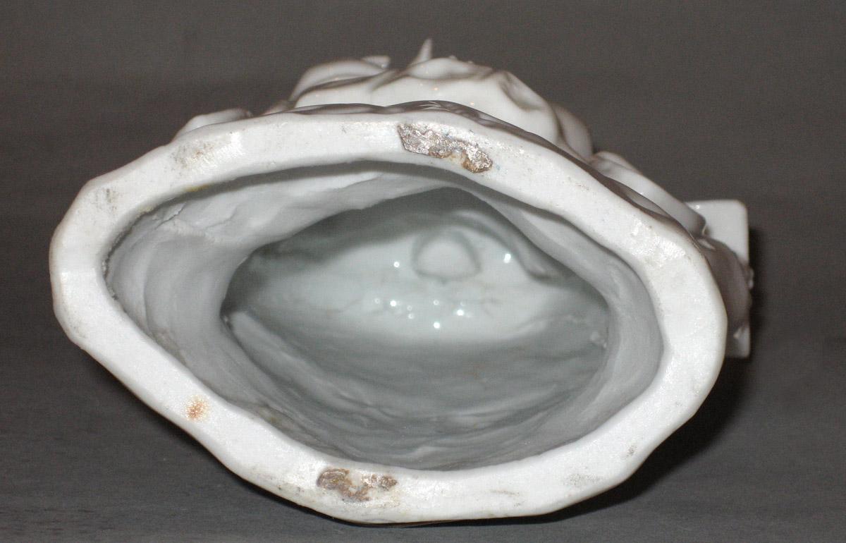 2000.0061.089 Figure underside