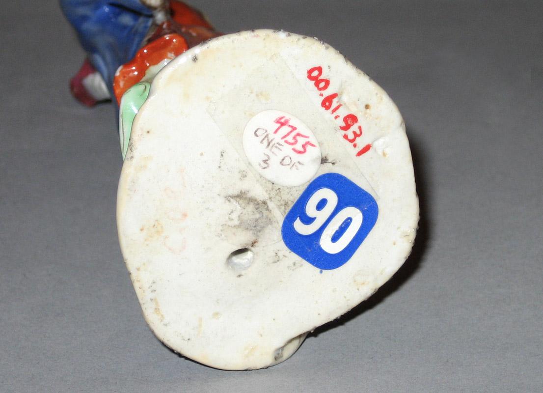 2000.0061.093.001 Figure underside
