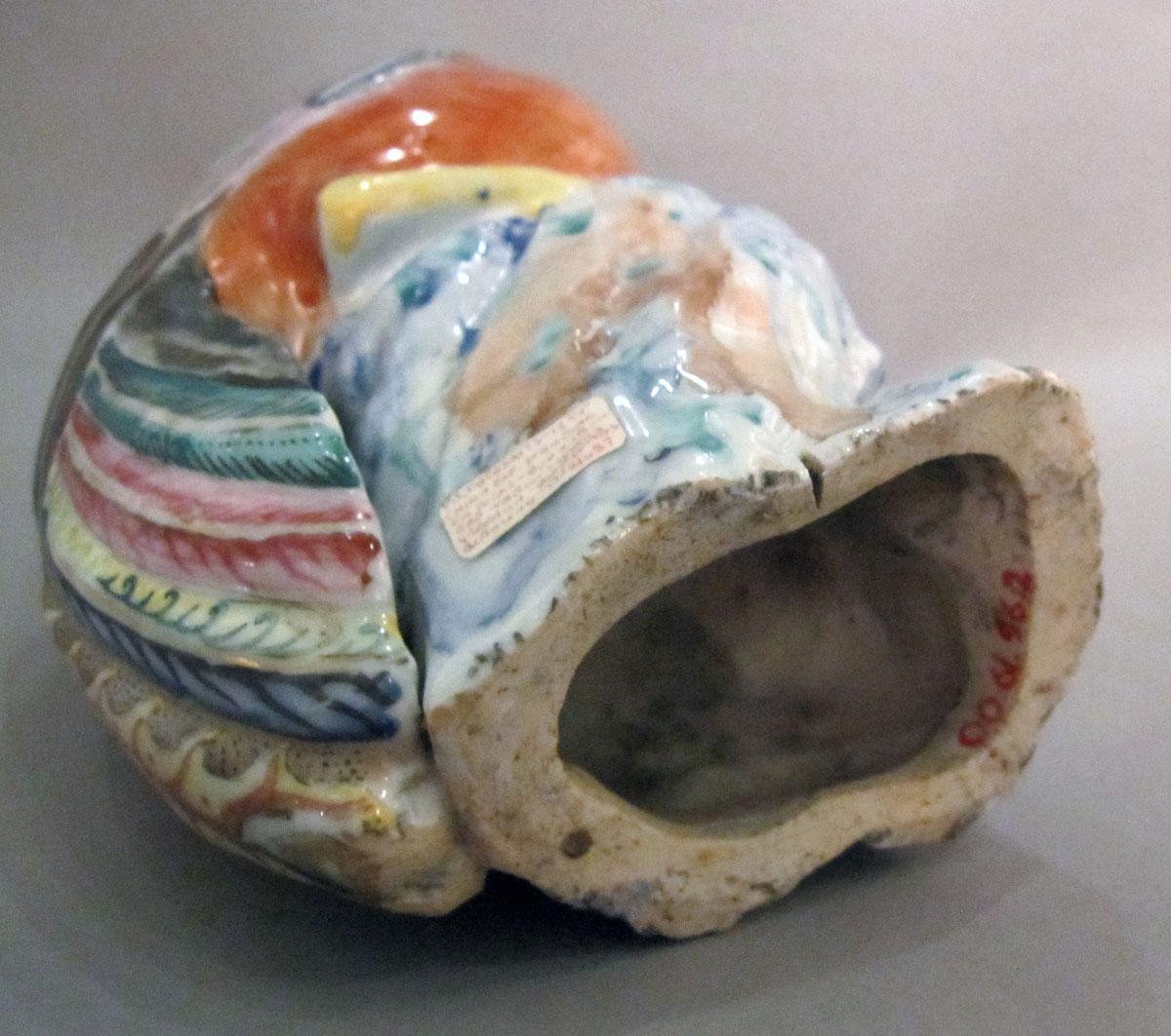 2000.0061.096.002 Porcelain figure underside