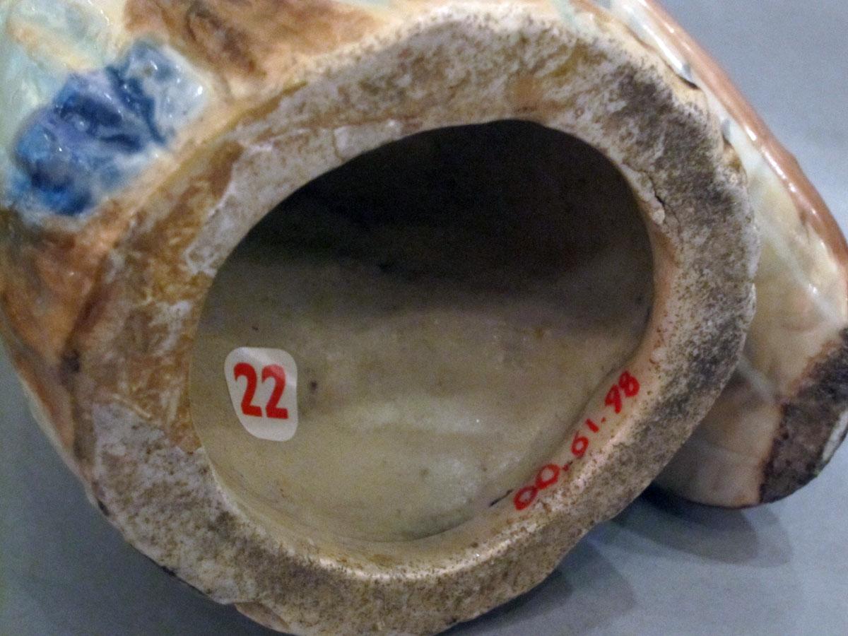 2000.0061.098 Porcelain figure underside