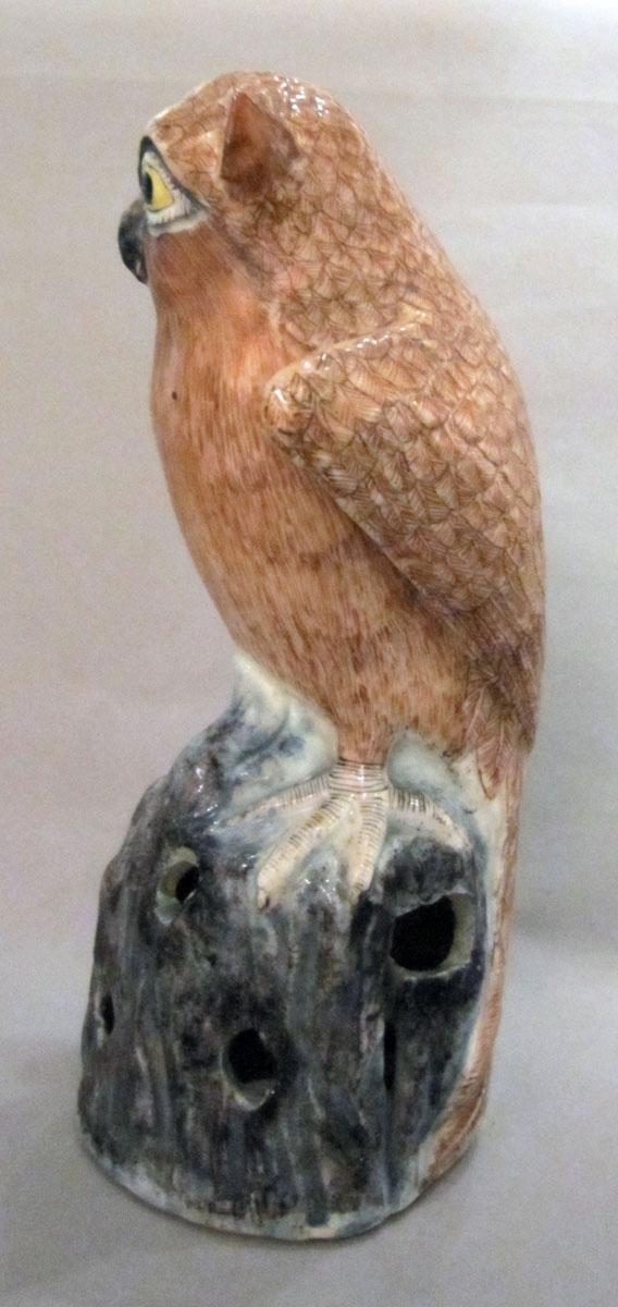 2000.0061.099 Porcelain figure side