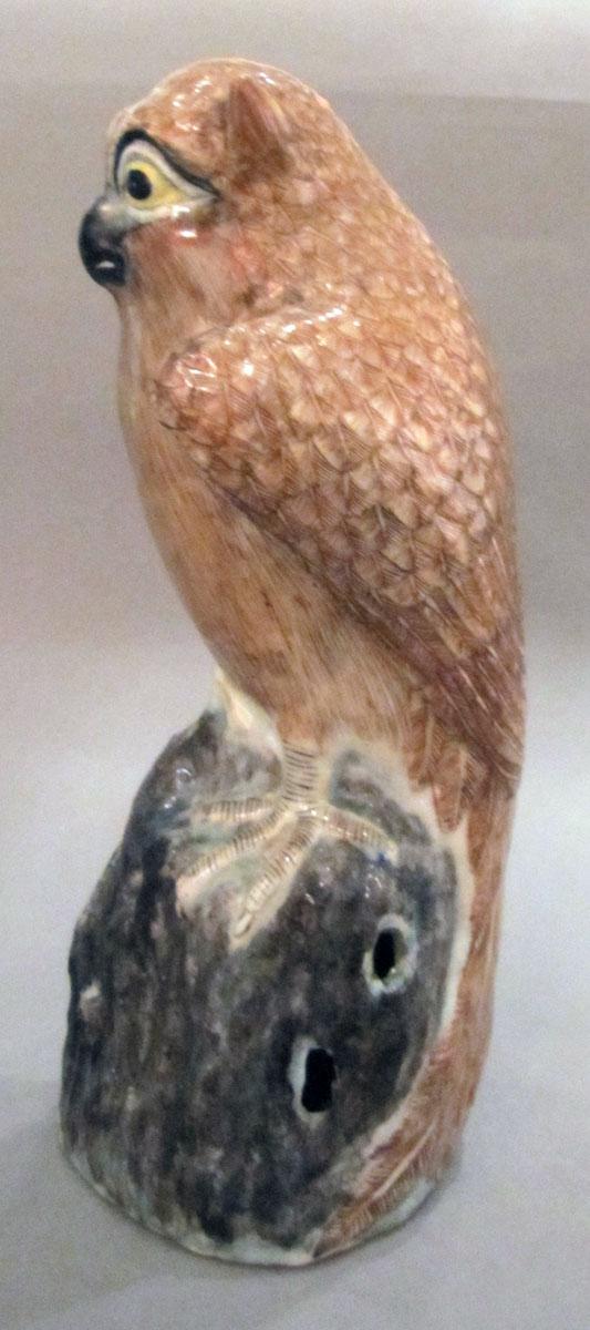 2000.0061.100 Porcelain figure side