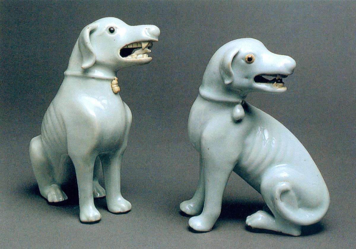 2000.0061.101.001, .002 Porcelain dogs