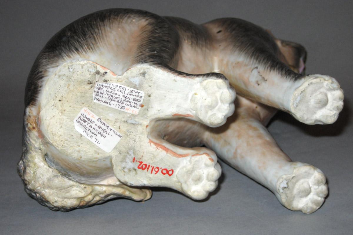 2000.0061.102.001 Figure underside