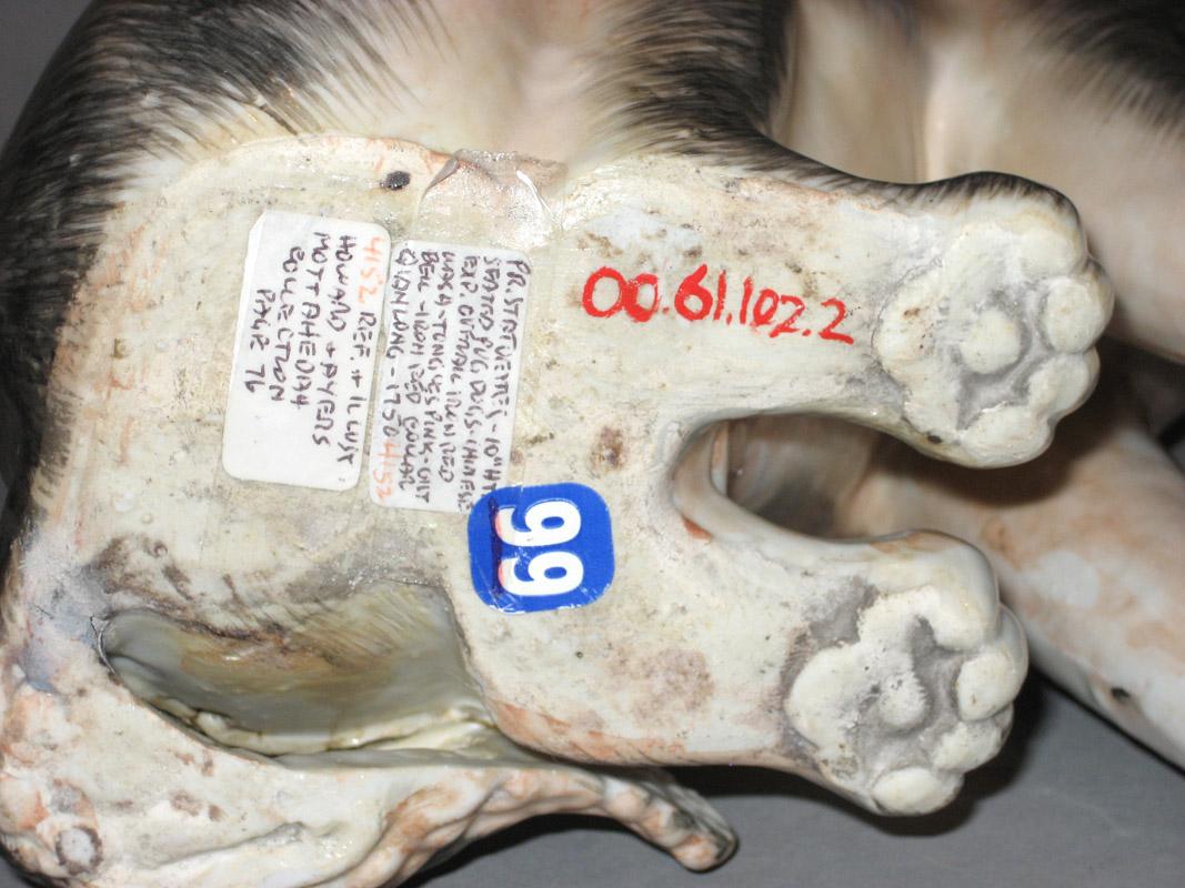 2000.0061.102.002 Figure underside