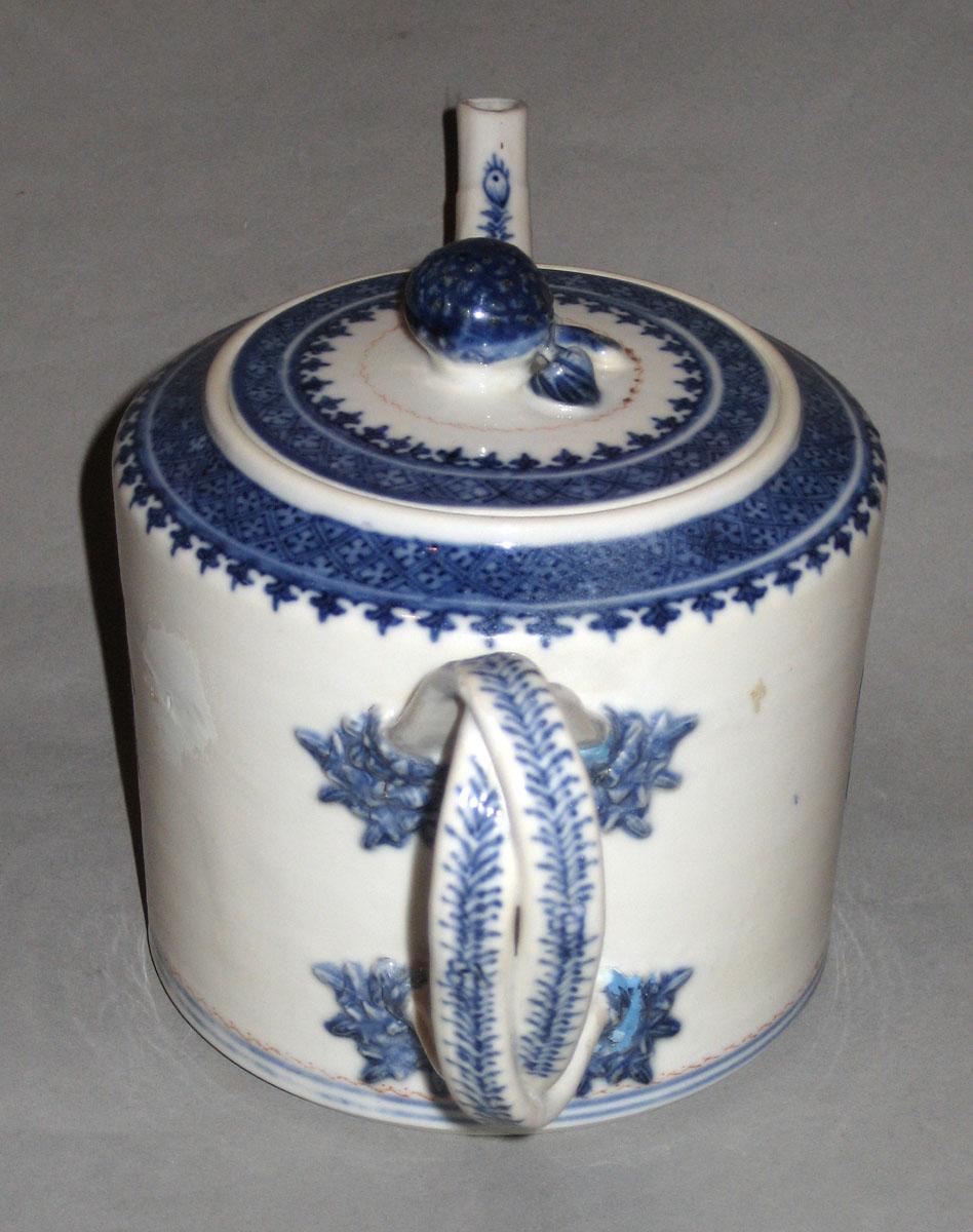 2000.0061.107.001 A,B Porcelain teapot handle