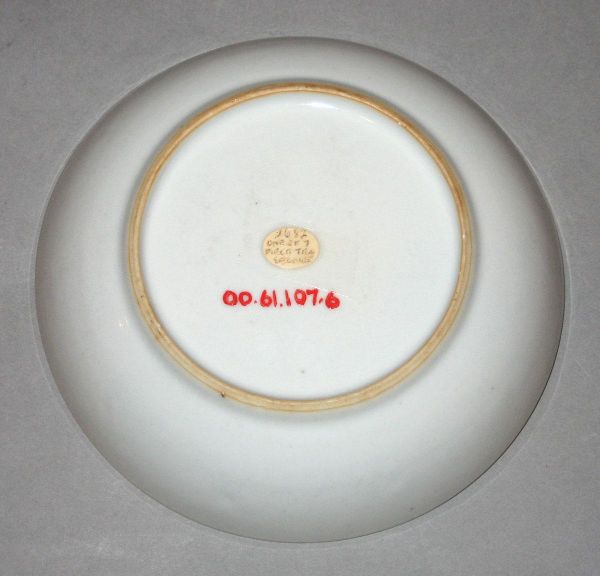 2000.0061.107.006 Porcelain saucer underside