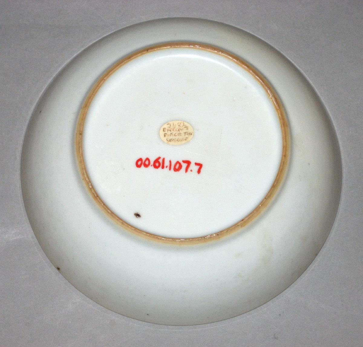 2000.0061.107.007 Porcelain saucer underside