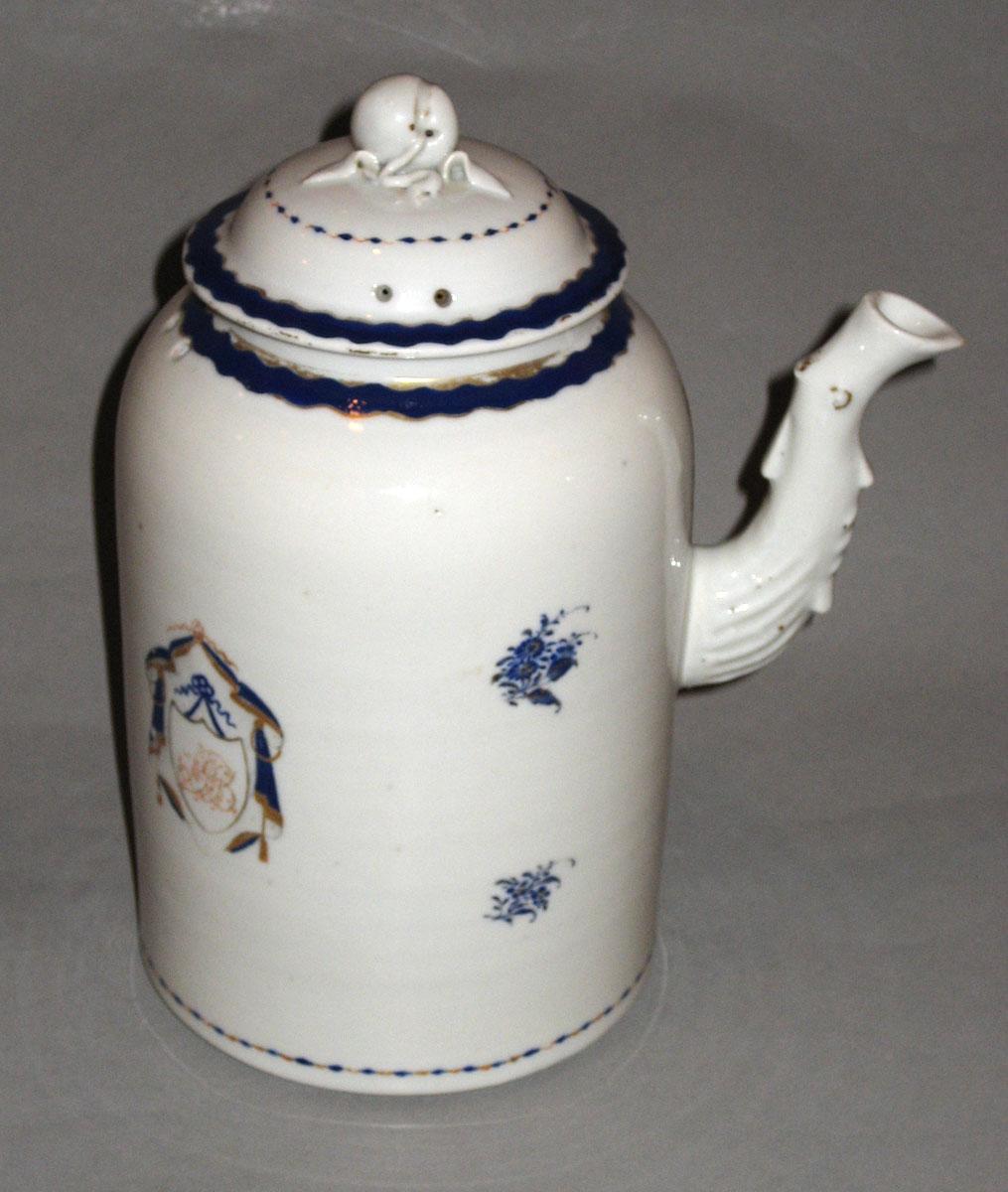 2000.0061.108 A,B Porcelain coffee pot face 2