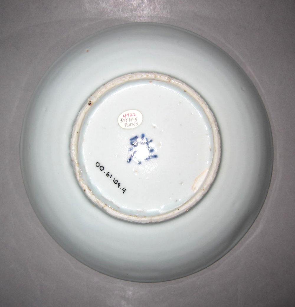 2000.0061.109.004 Porcelain plate underside