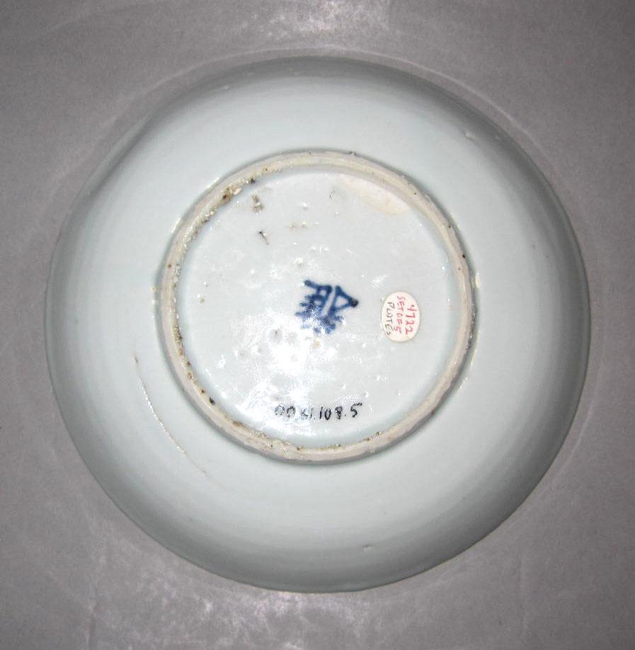 2000.0061.109.005 Porcelain plate underside