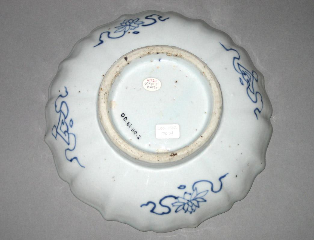 2000.0061.110.002 Dish underside