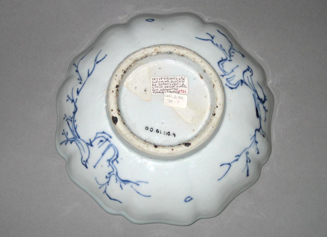 2000.0061.110.004 Dish underside