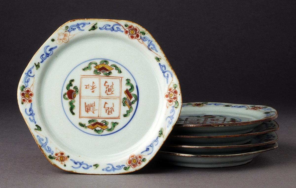 2000.0061.114.001-005 Plates
