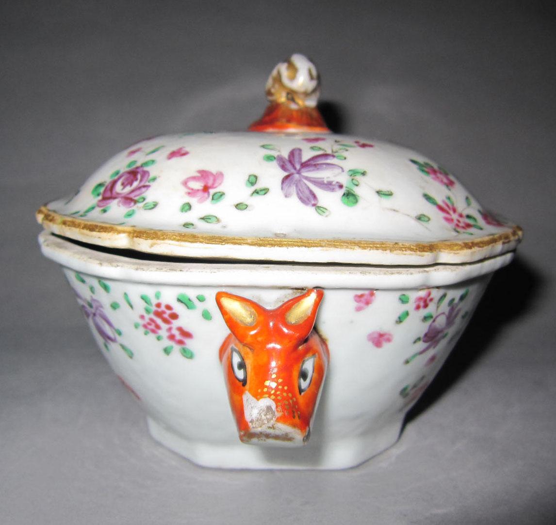 2000.0061.119 A,B Porcelin tureen handle