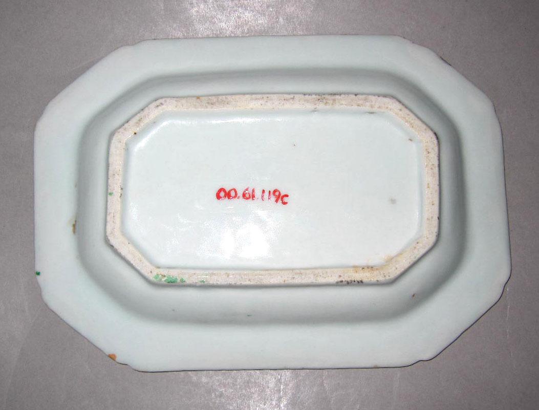 2000.0061.119 C Porcelin tureen stand underside