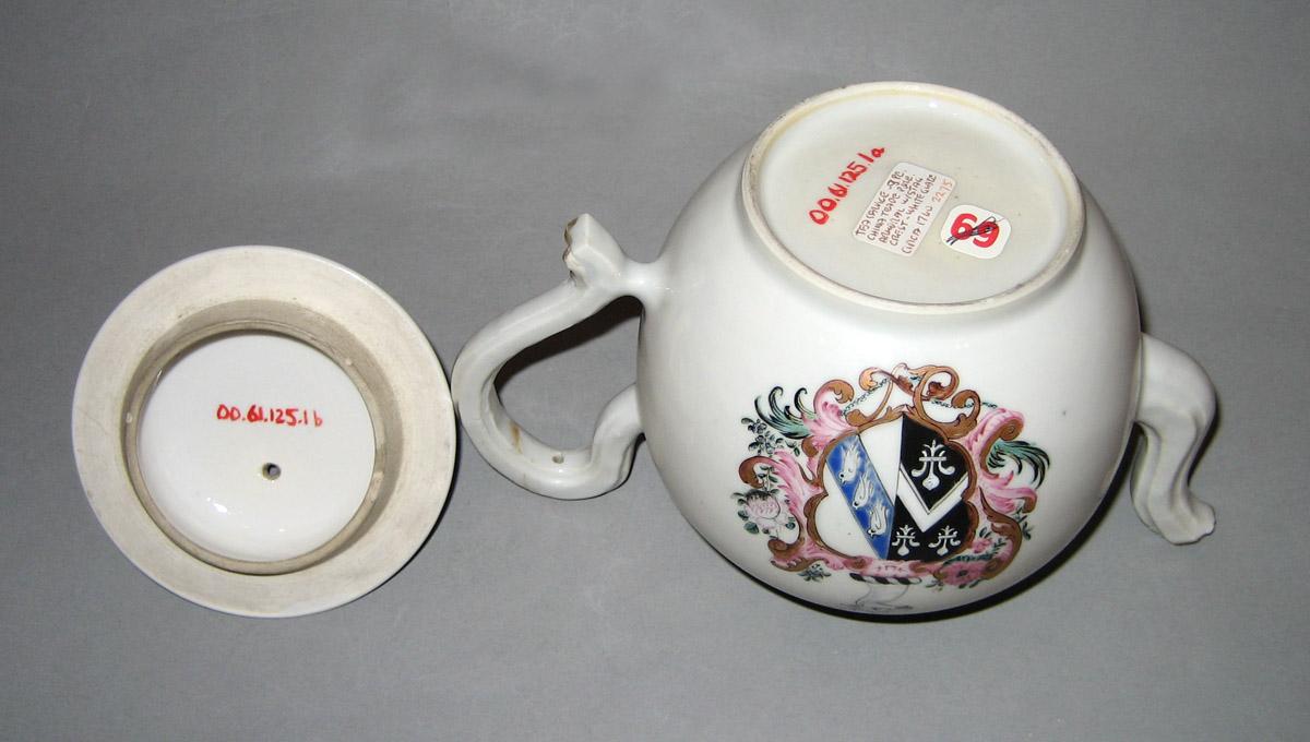 2000.0061.125.001 Teapot underside