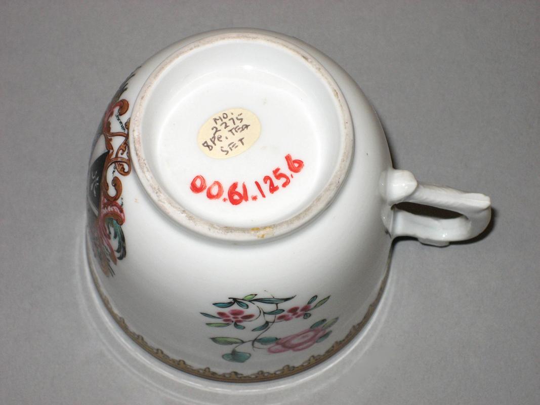 2000.0061.125.006 Coffee cup underside