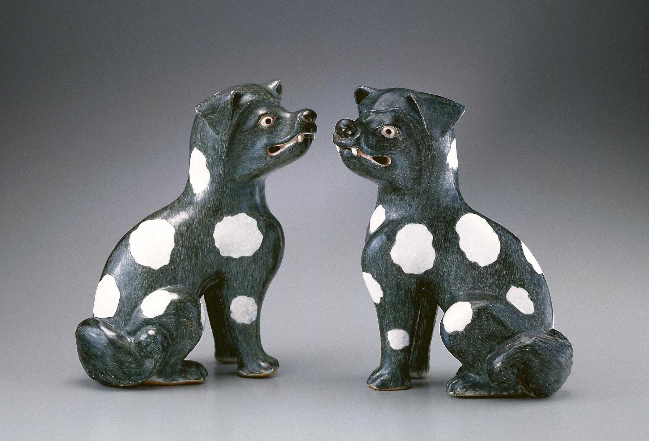2000.0061.126.001, .002 Figures of Dogs
