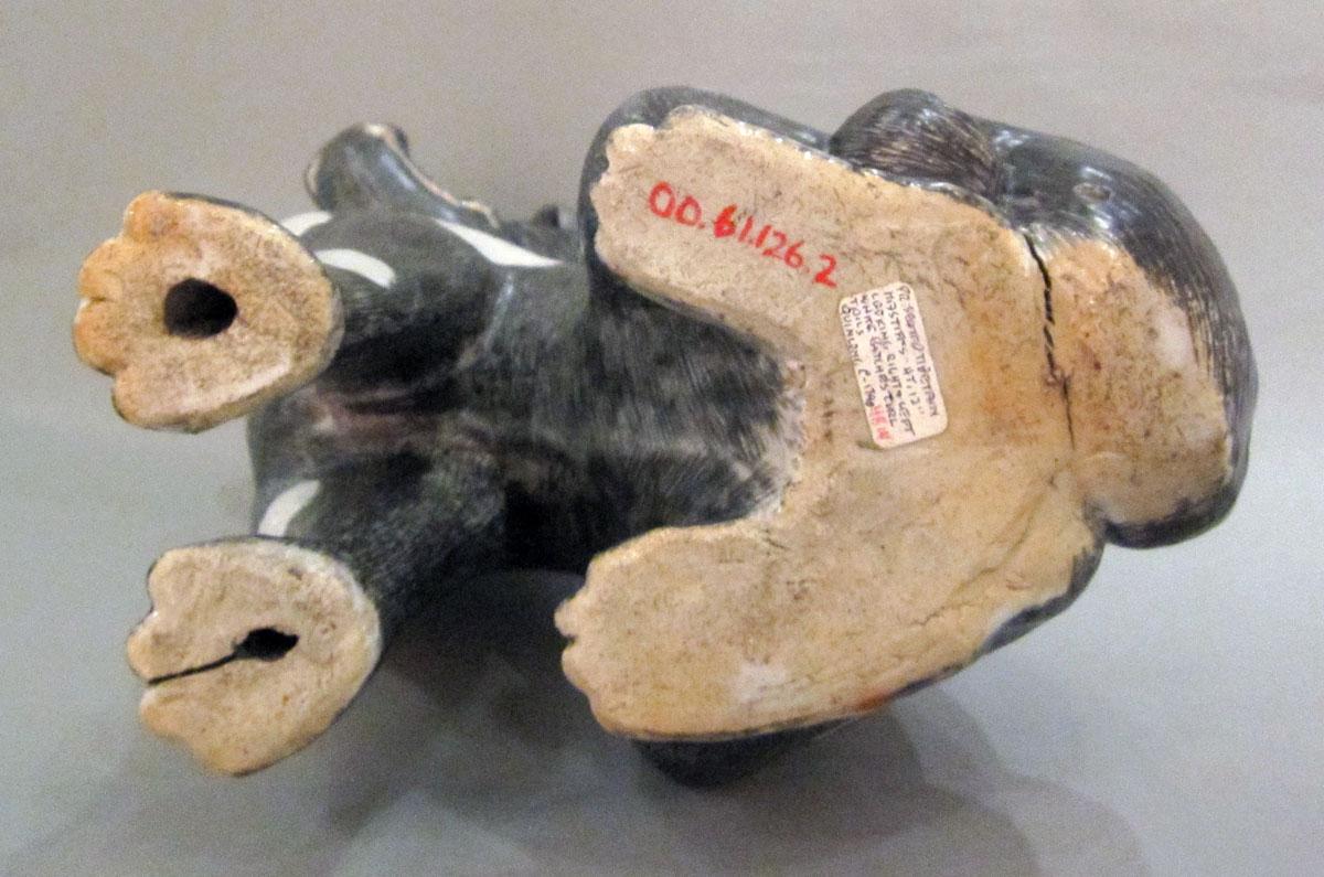 2000.0061.126.002 Porcelain figure underside
