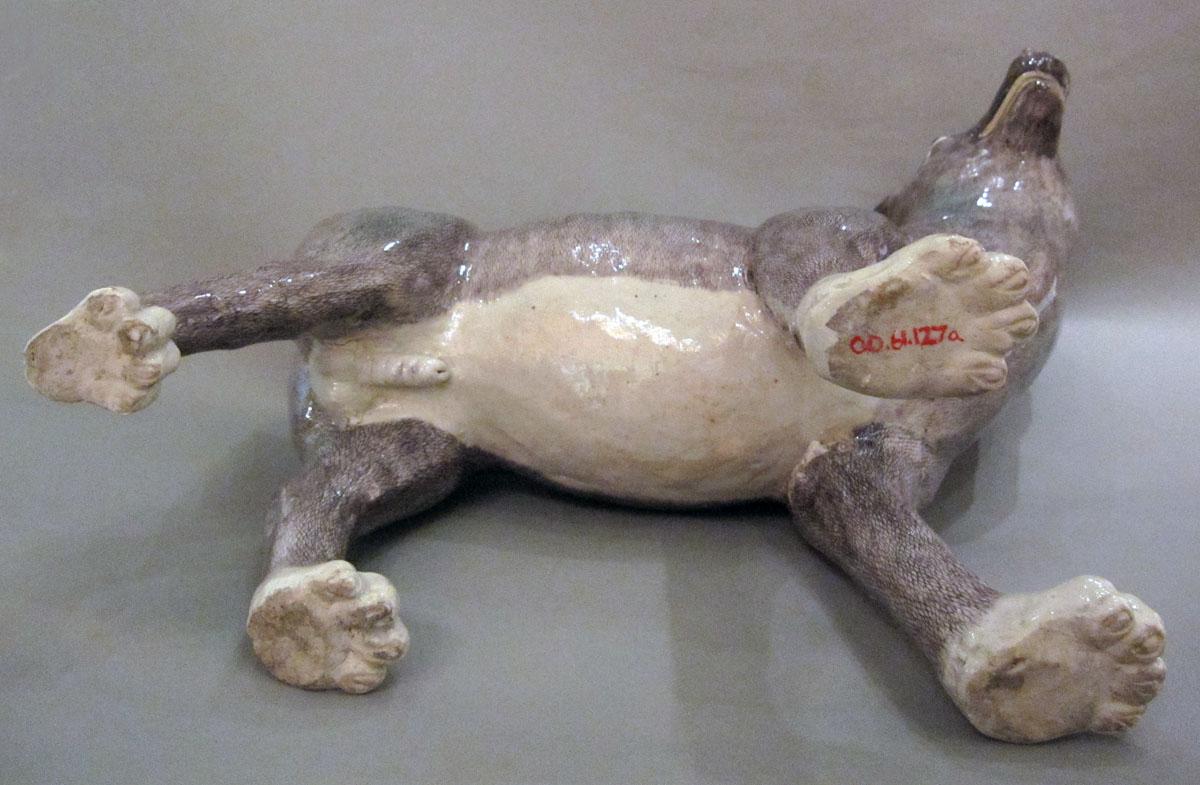 2000.0061.127 A Porcelain figure underside