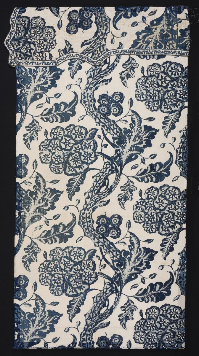 2000.0063.001 Textile, printed and .002 Window hanging