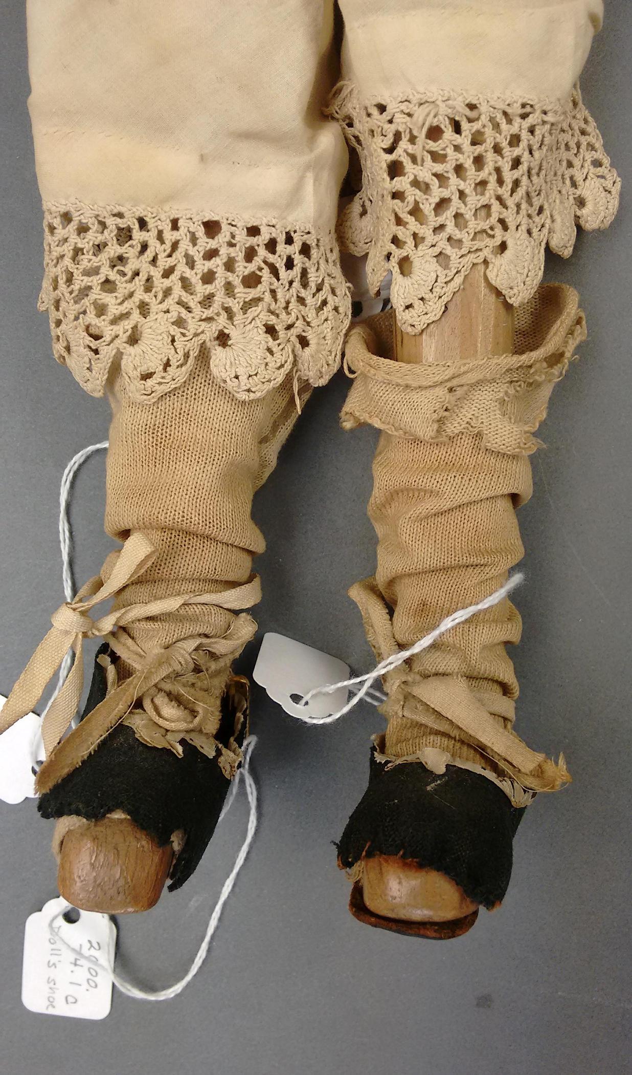 2000.0074.001 A Doll, C, D Shoes, E, F Stockings, H Pantaloons, detail 1