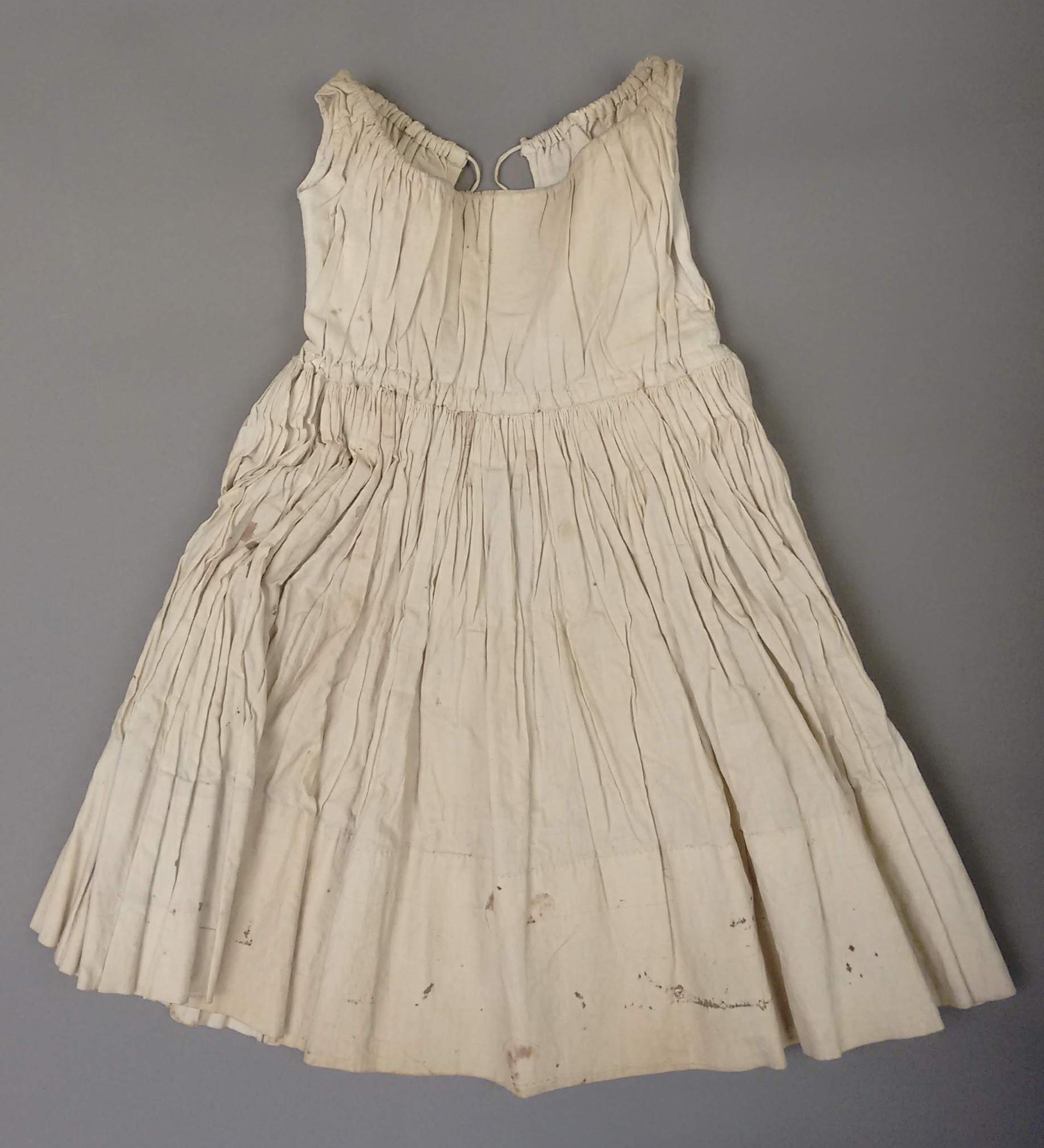 2000.0074.001 J Doll petticoat, view 2