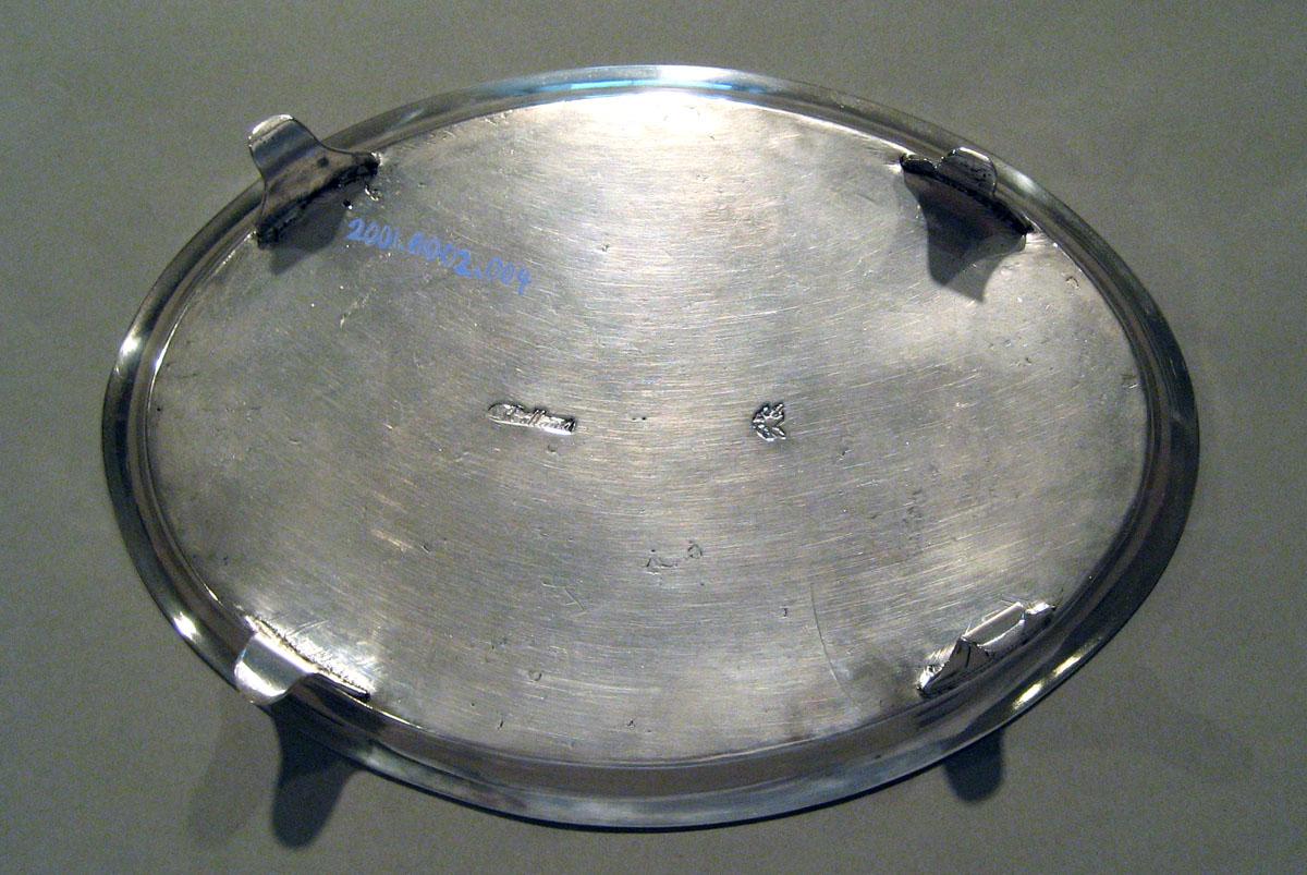 2001.0002.004 Silver Teapot Stand underside