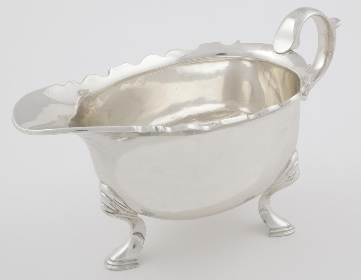 2001.0002.006.001 Silver Sauceboat
