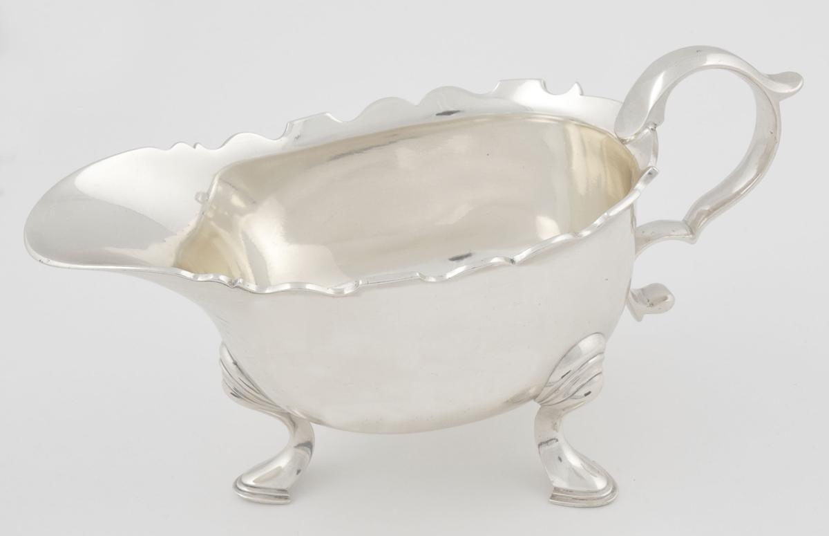 2001.0002.006.002 Silver Sauceboat, View 2
