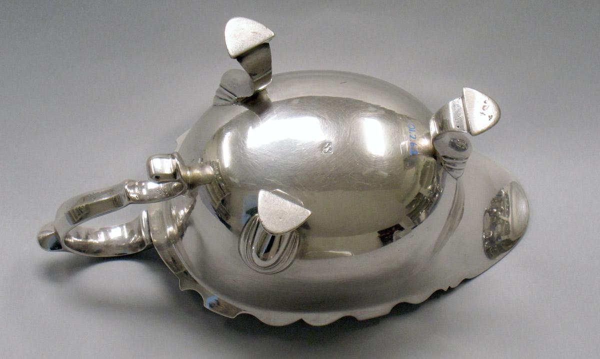 2001.0002.006.002 Silver Sauceboat underside