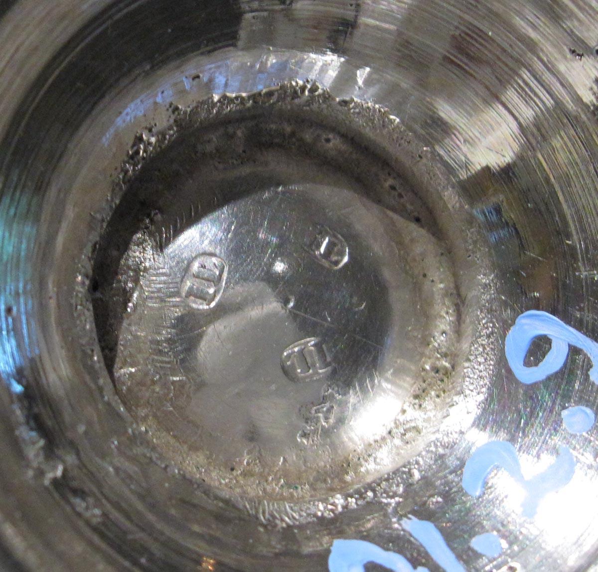 2001.0002.009 pitcher underside marks
