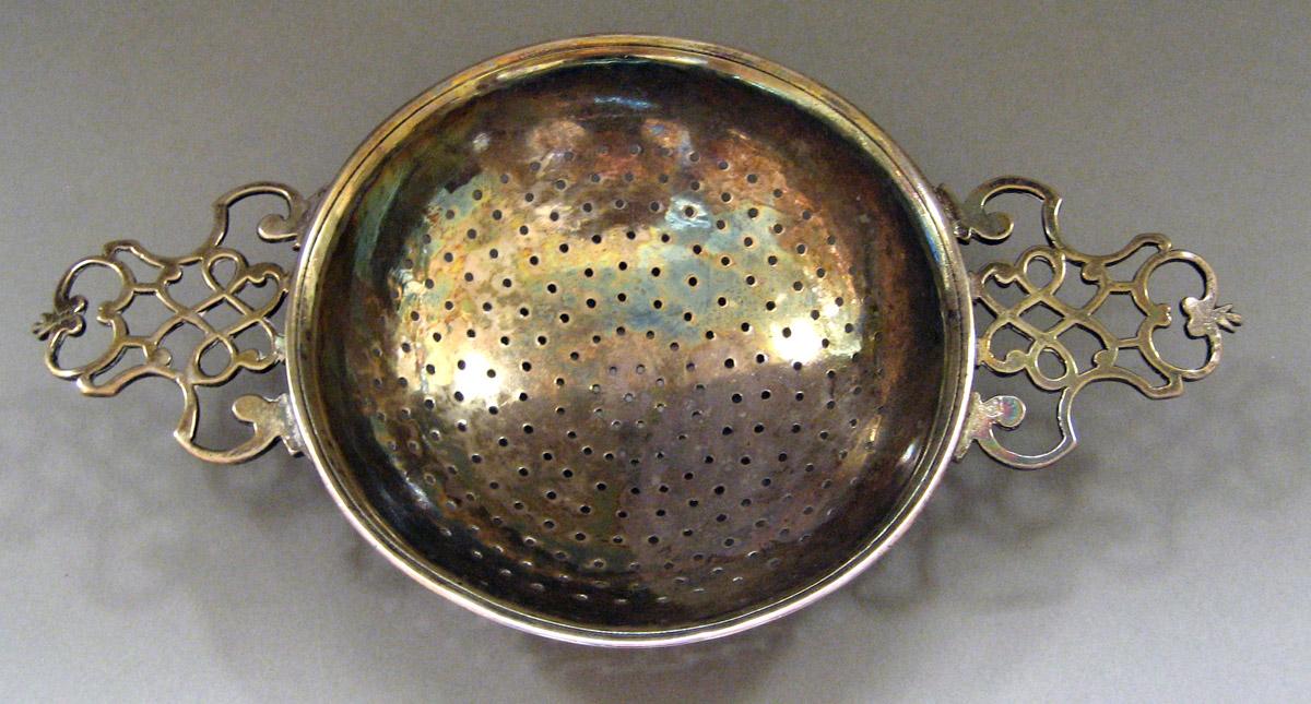 2001.0002.010 Silver Strainer top view